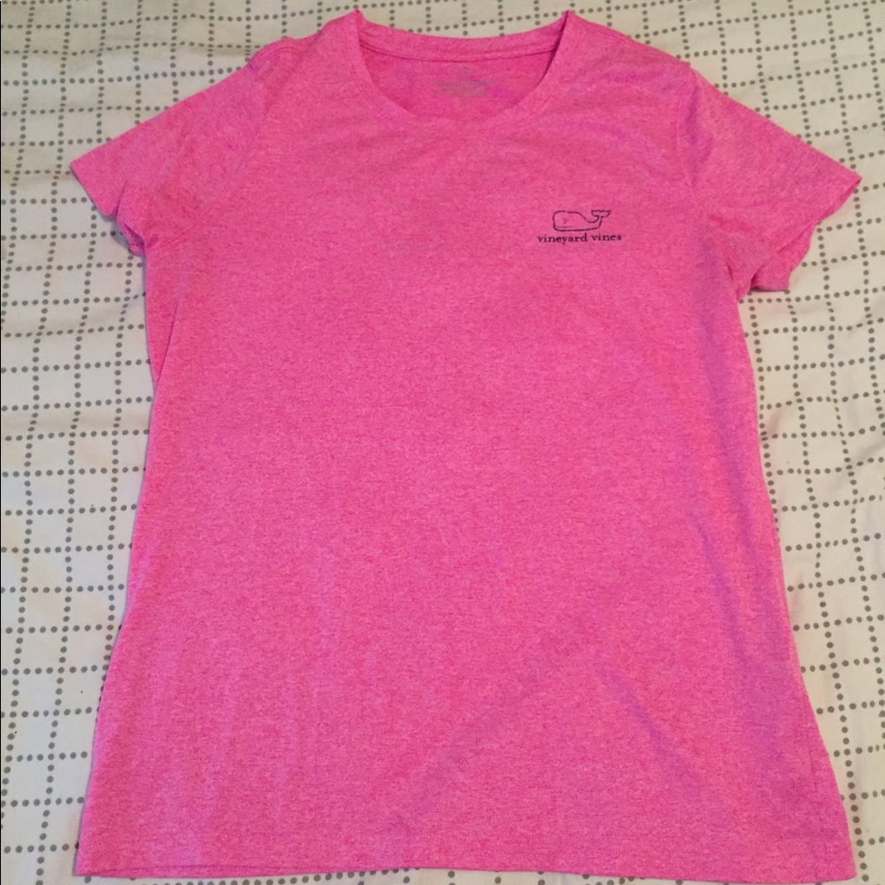Vineyard vine pink tee shirt